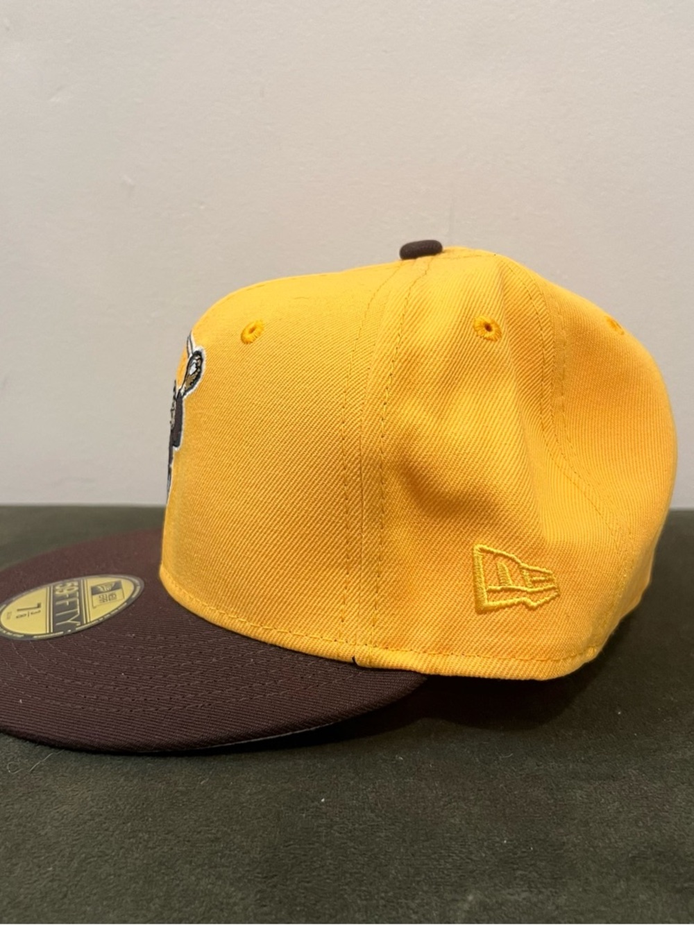 New Era 59FIFTY San Diego Padres Yellow & Brown Fitted Cap - Size 7 3/8 - Picture 4 of 5